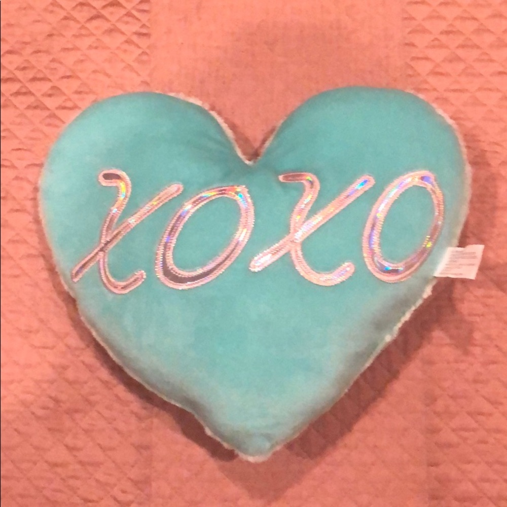 Xoxo Valentine’s Day pillow.